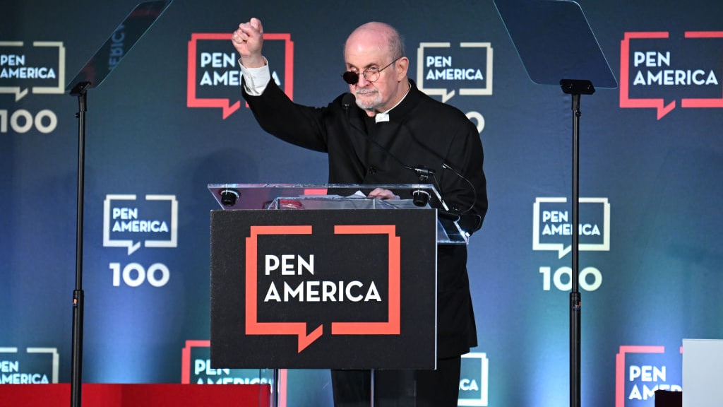 Salman Rushdie Gettyimages 1491399984