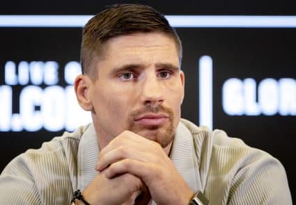 Rico Verhoeven Kickboksers Tijdens Weegmonent Glory 100