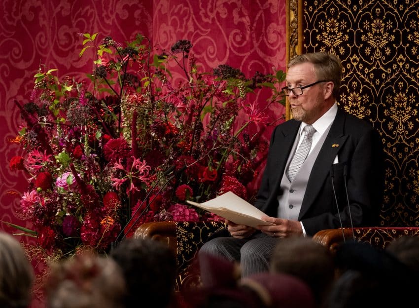 Prinsjesdag: Koning Spreekt Troonrede Uit