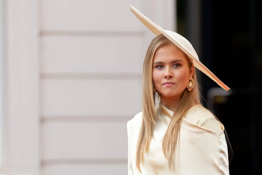 Prinses Amalia. Prinsjesdag: Aankomst Genodigden Bij Koninklijke Schouwburg