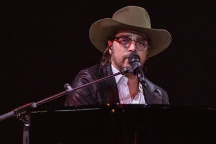 De Grootste Pianobar Ahoy Waylon