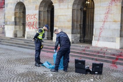 Koninklijk Paleis Op De Dam Beklad Met Rode Verf