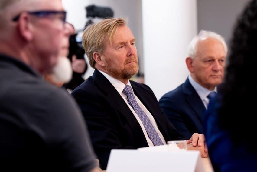 Koning willem-alexander Bezoekt Fusiegemeente Nissewaard. adviseur