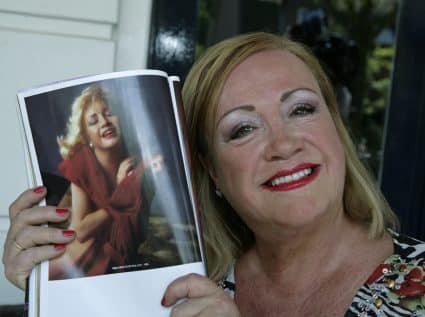 Overhandiging Jubileum Editie Playboy Viola Holt