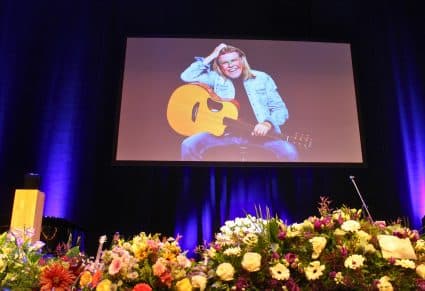 Afscheid Van Volkszanger Rene Karst In Hoogeveen