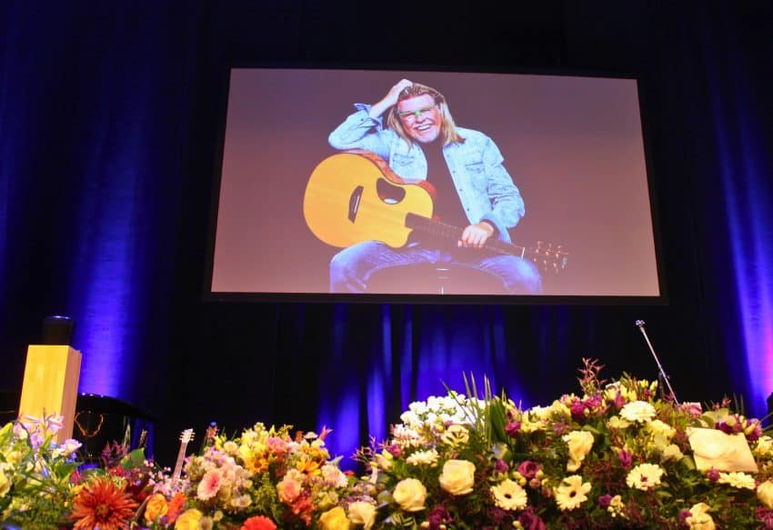 Afscheid Van Volkszanger Rene Karst In Hoogeveen