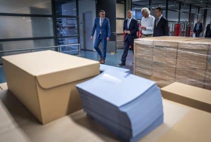 Koning En Staatssecretaris Van Oostenbruggen Bezoeken De Belastingdienst