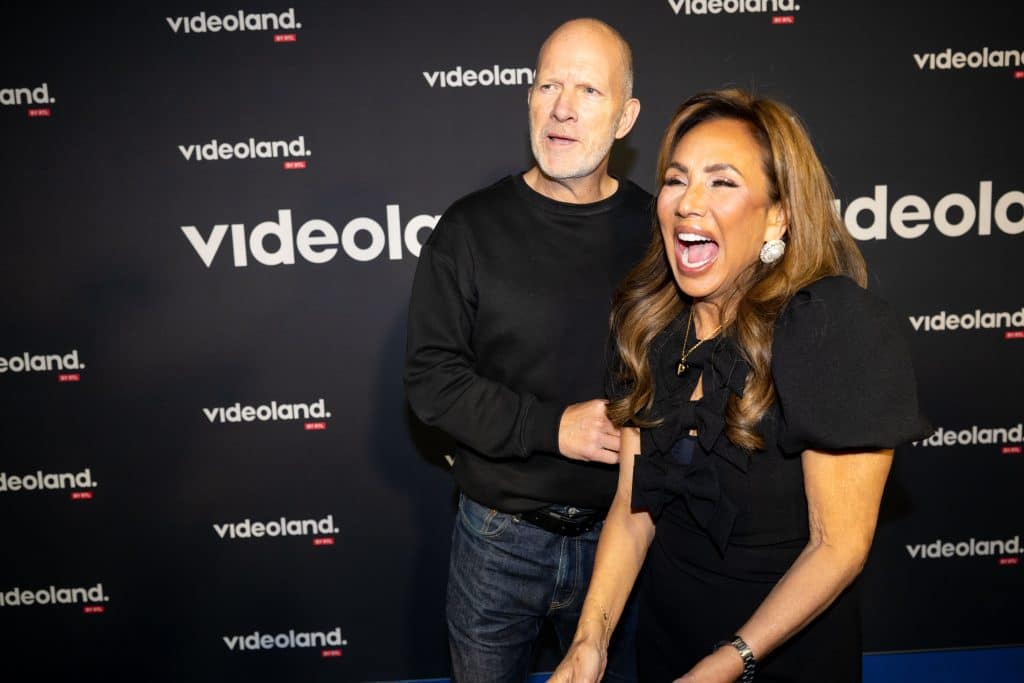 Maxim Hartman en Patty Brard bij het persevent van de nieuwe Videoland Original Vals Spel