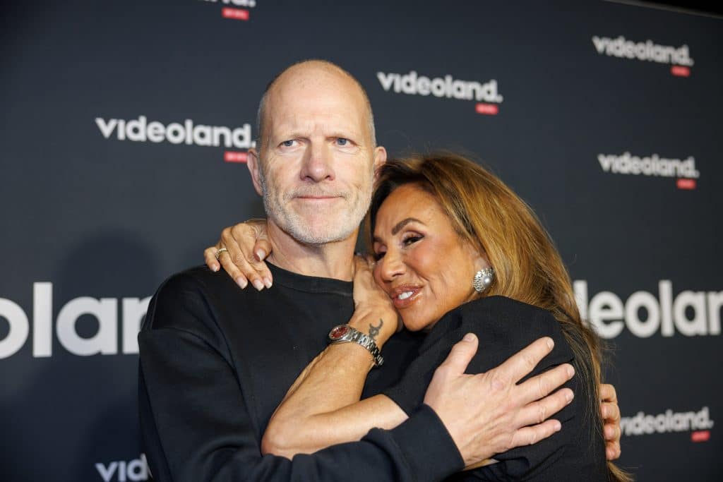 Maxim Hartman en Patty Brard bij het persevent van de nieuwe Videoland Original Vals Spel