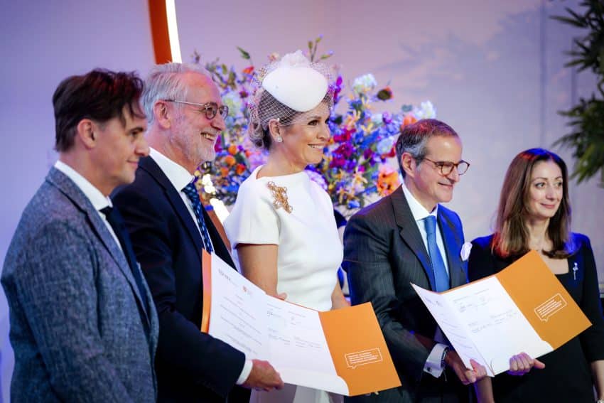Máxima Bij Ondertekening Partnerschap Prinses Máxima Centrum En Internationaal Atoomagentschap