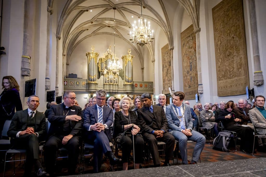 Prinses Beatrix Bij Interreligieuze Netwerk In Vrijheid Verbonden