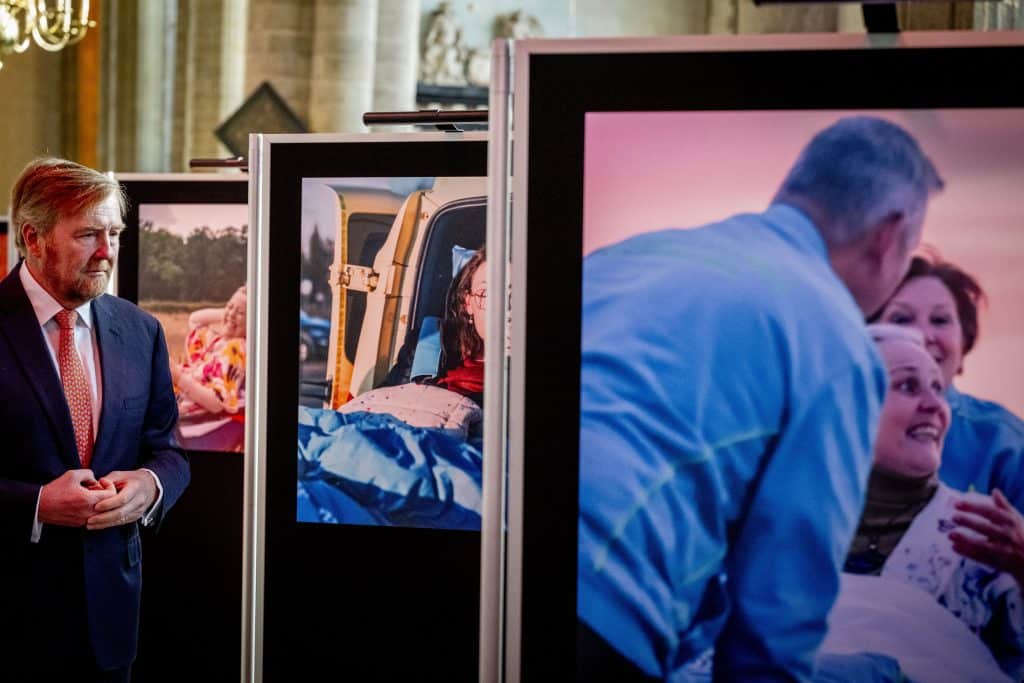 Koning Bij Viering 25.000ste Wens Van Stichting Ambulance Wens