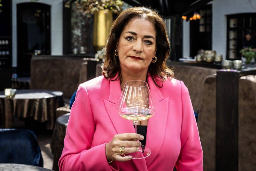 Thérèse Boer in restaurant De Librije Na Overlijden Jonnie Boer