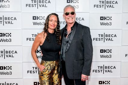 James Hetfield van METALLICA is verloofd met zijn prachtige vriendin Adriana Gillett, vier jaar na zijn scheiding van zijn vrouw van 25 jaar