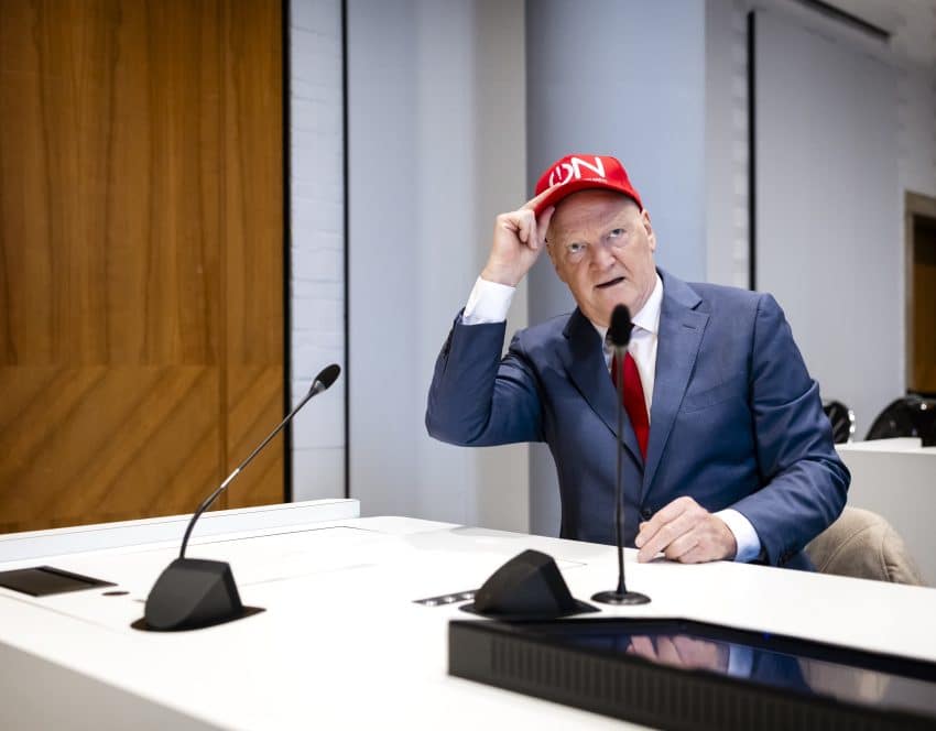 Arnold Karskens Eist Bij Hof Vernietiging Van Ontslag