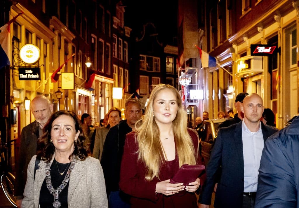 Prinses Amalia Brengt Op Uitnodiging Van Burgemeester Halsema Een Bezoek Aan Amsterdam