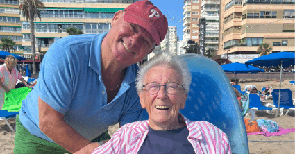 Paul de Leeuw en Nel in 'Een Vergetelijk Mooie Reis' (Foto: MAX)