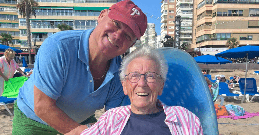 Paul de Leeuw en Nel in 'Een Vergetelijk Mooie Reis' (Foto: MAX)