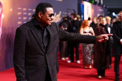 Jackie Jackson op rode loper Michael Jackson (Getty Images)