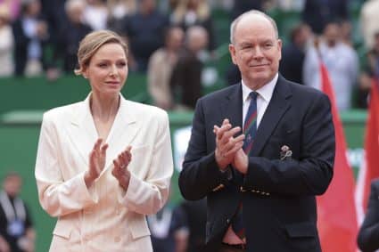 Prins Albert van Monaco verscheen met prinses Charlene. Voor artikel met hun kinderen prins Jacques en prinses Gabriella. Getty Images.