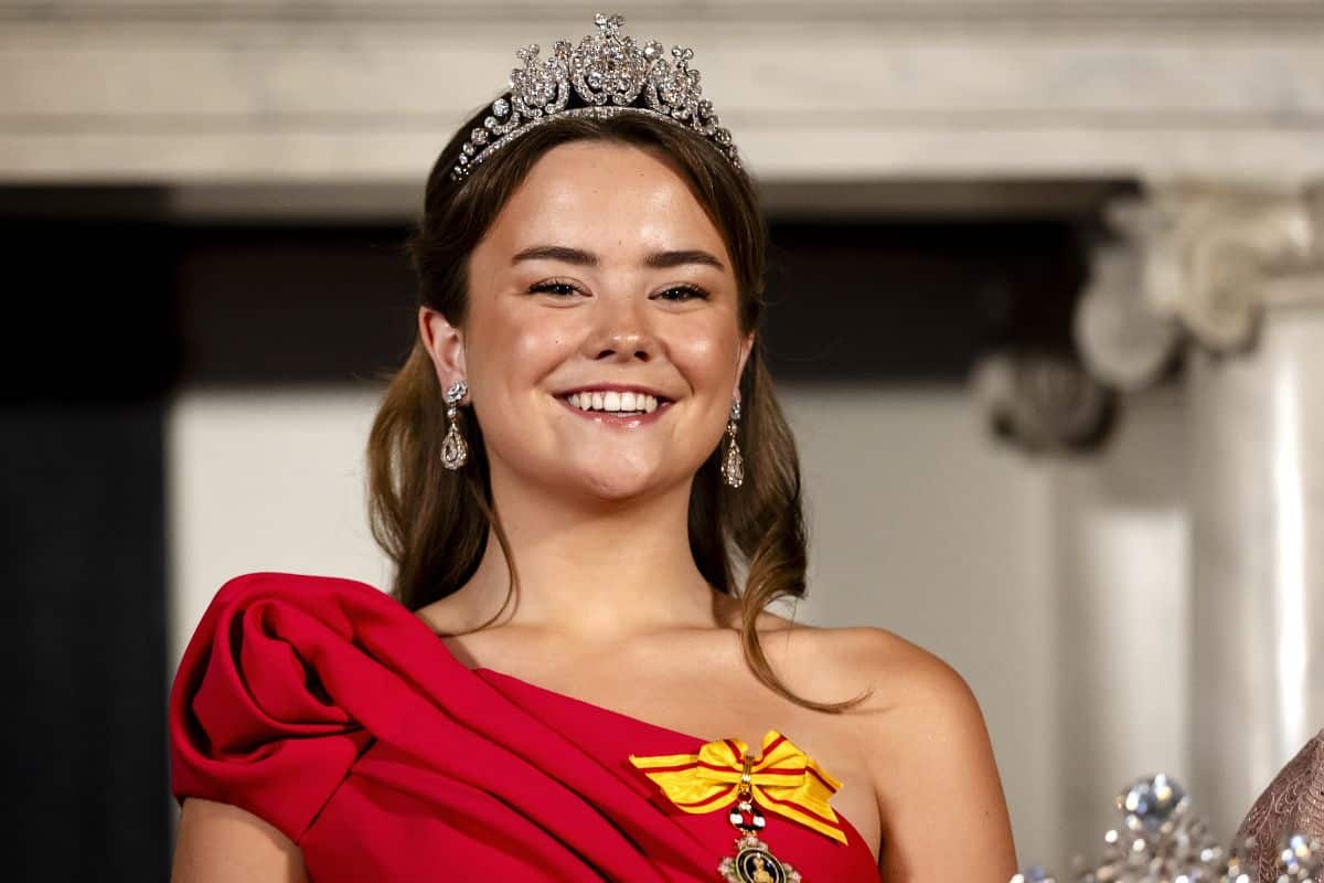 Zien! Prinses Ariane schittert tijdens eerste staatsbanket