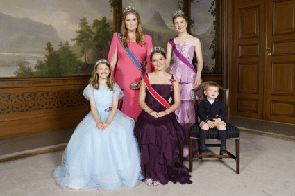 Prinses Amalia, prinses Elisabeth, prinses Estelle, prinses Ingrid Alexandra en prins Charles ANP