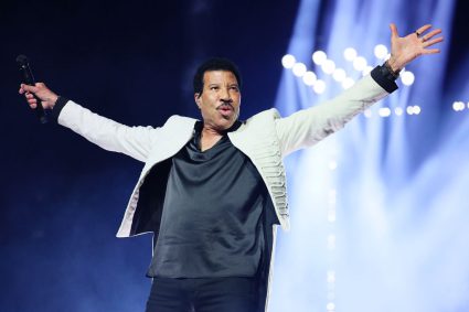 Lionel Richie And Earth, Wind & Fire "sing A Song All Night Long" Opening Night St. Paul