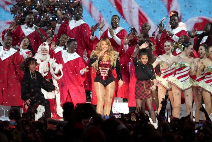 Mariah Carey Monroe 's "merry Christmas To All!" At Madison Square Garden